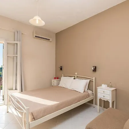 Studio Escape, Swimming Pool By Beach